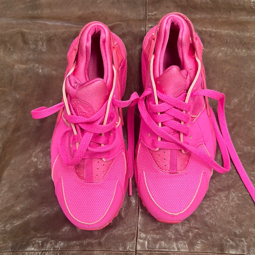 Nike Huarache size 4 girls